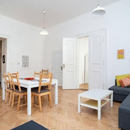 Bright, Spacious Apartment In The Historic Centre Прага Екстериор снимка