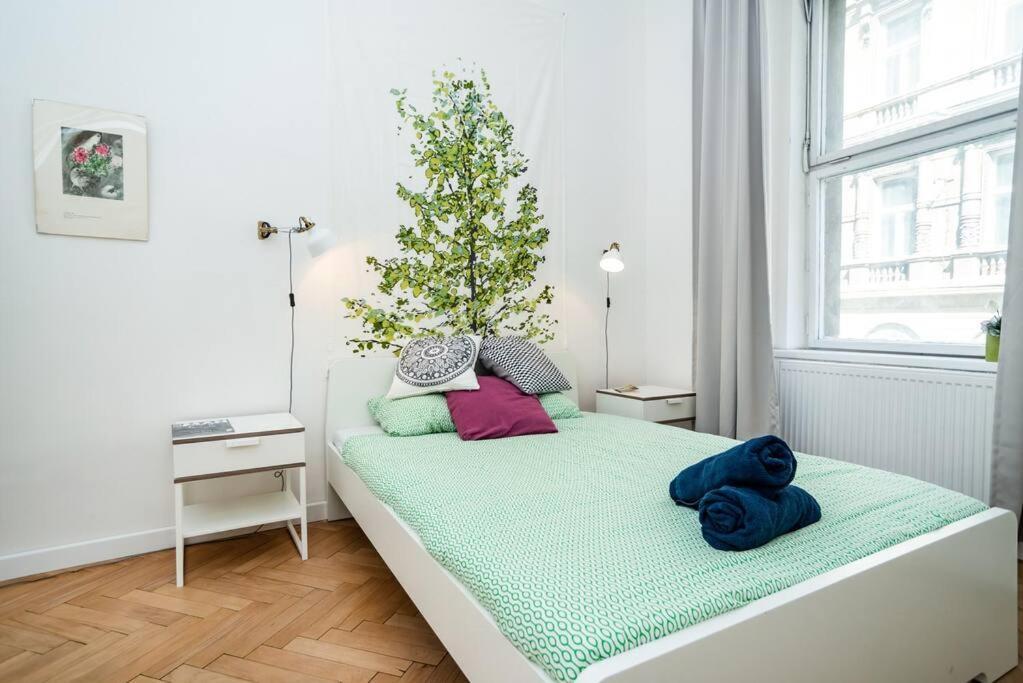 Bright, Spacious Apartment In The Historic Centre Прага Екстериор снимка