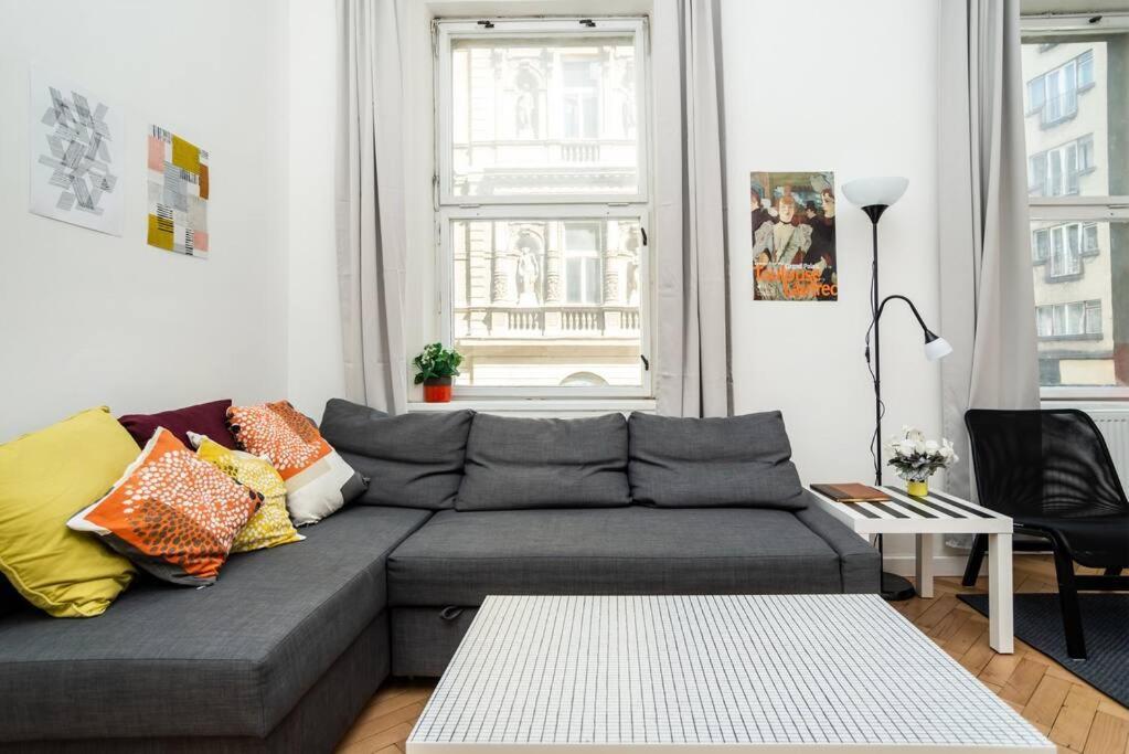 Bright, Spacious Apartment In The Historic Centre Прага Екстериор снимка