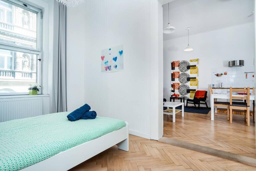 Bright, Spacious Apartment In The Historic Centre Прага Екстериор снимка